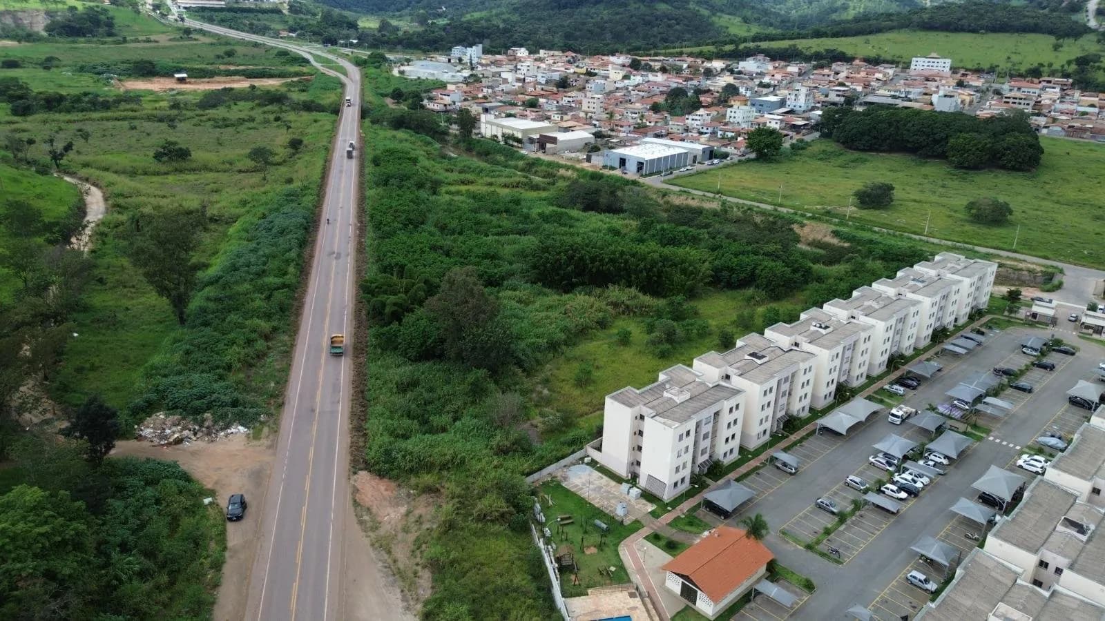 ÁREA AS MARGENS DA RODOVIA MG 431 DENTRO DE ITAÚNA, Itaúna/MG