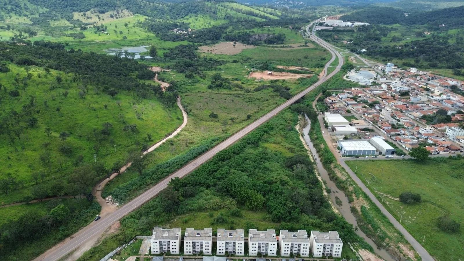 ÁREA AS MARGENS DA RODOVIA MG 431 DENTRO DE ITAÚNA, miniatura 2